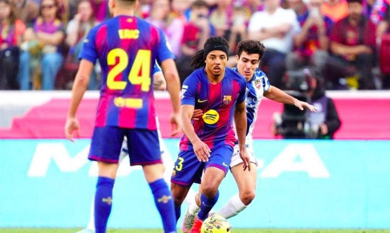 皇马稳榜首丢了！巴萨3-0终结连败，1分优势抢回王座，西甲争冠悬念拉满