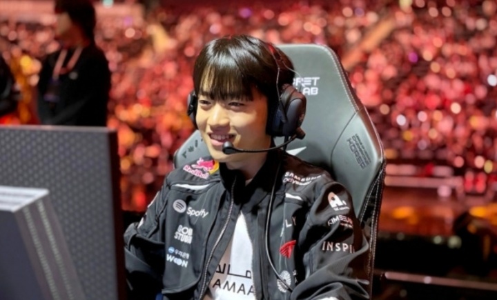 T1俱乐部官宣：辅助选手Keria续约三年！他与Faker同行至2029赛季！